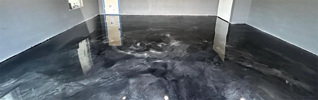 Basementroom fully flooded with dark standing water covering the floor and reflecting light